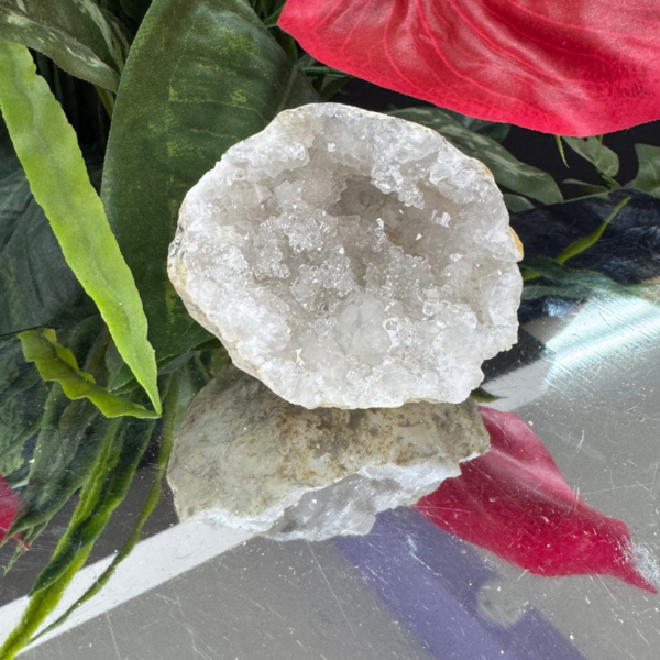 QUARTZ GEODE – The Crystal Cave of Light & Harmony
